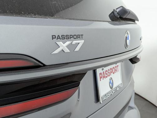 Skyscraper Grey Metallic 2027 BMW X7 xDrive40i