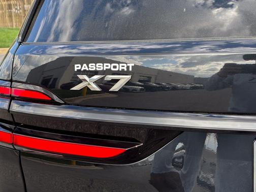 Black Sapphire Metallic 2026 BMW X7 xDrive40i