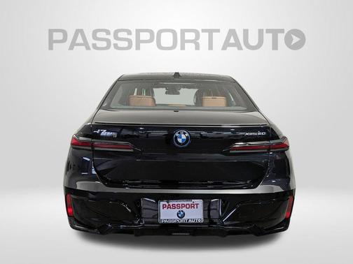 Black Sapphire Metallic 2026 BMW i7 xDrive60