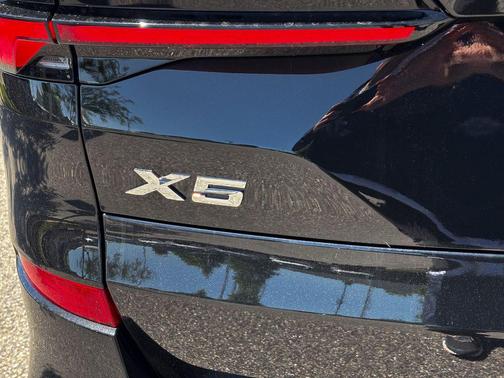 Black Sapphire Metallic 2026 BMW X5 PHEV xDrive50e