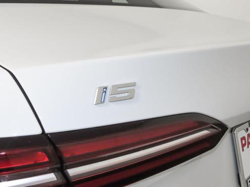 2025 BMW i5 xDrive40