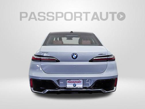 Brooklyn Grey Metallic 2026 BMW i7 xDrive60