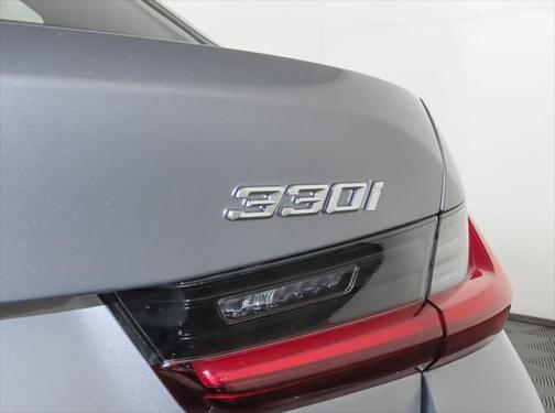 2025 BMW 330 i xDrive