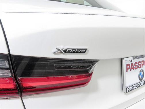 2025 BMW 330 i xDrive