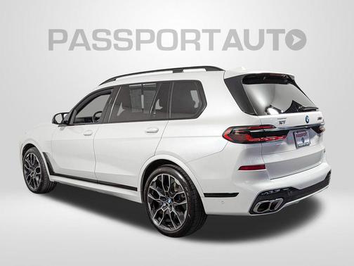 2024 BMW X7 M60i