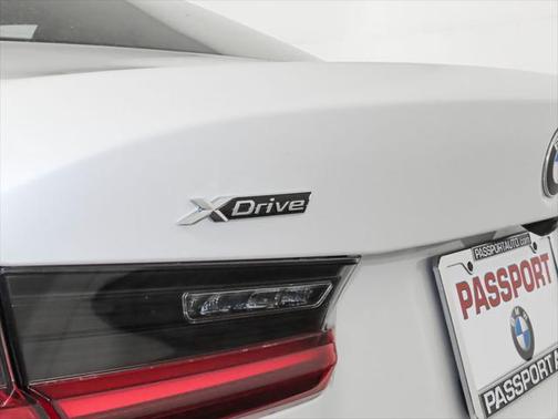 2025 BMW 330 i xDrive