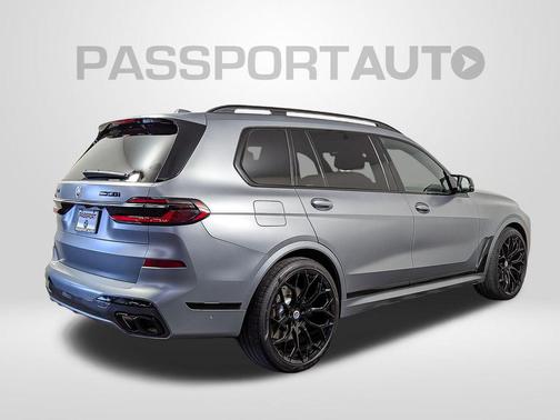 2023 BMW X7 M60i