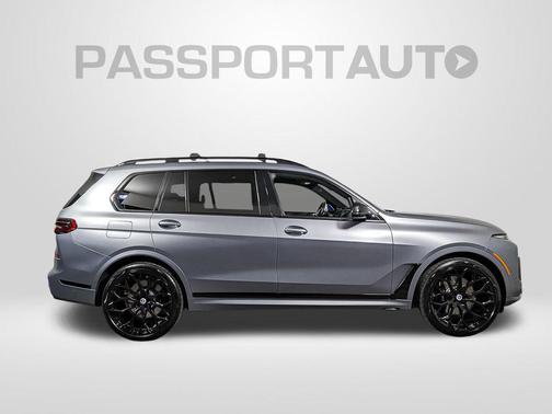 2023 BMW X7 M60i