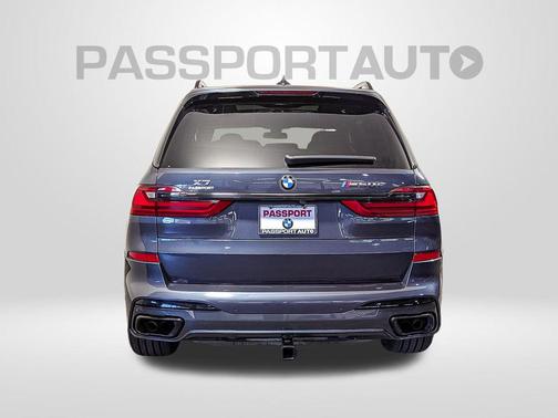 2022 BMW X7 M50i