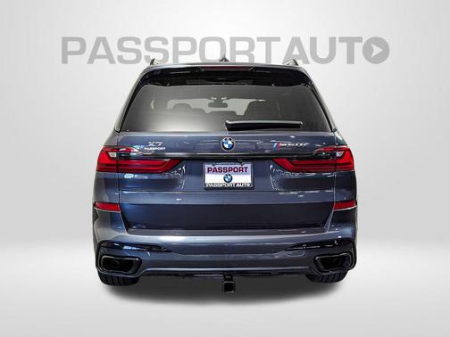 2022 BMW X7 M50i