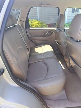 2005 Mazda Tribute s