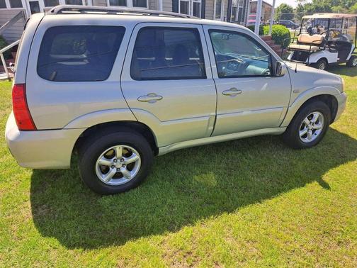 2005 Mazda Tribute s