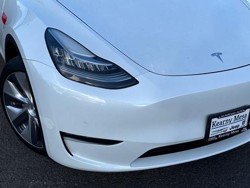 2022 Tesla Model Y Long Range Dual Motor All-Wheel Drive