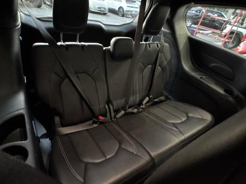 Diamond Black Crystal Pearlcoat 2026 Chrysler Pacifica L
