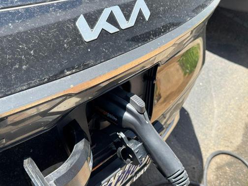 Aurora Black 2024 Kia Niro EV Wind
