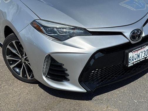 Classic Silver Metallic 2017 Toyota Corolla SE