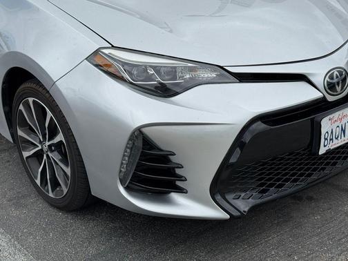 Classic Silver Metallic 2017 Toyota Corolla SE