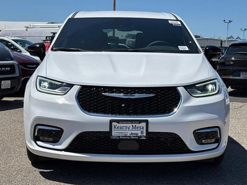 2025 Chrysler Pacifica Hybrid Select