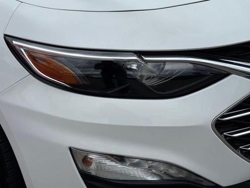 Summit White 2023 Chevrolet Malibu FWD 1LT