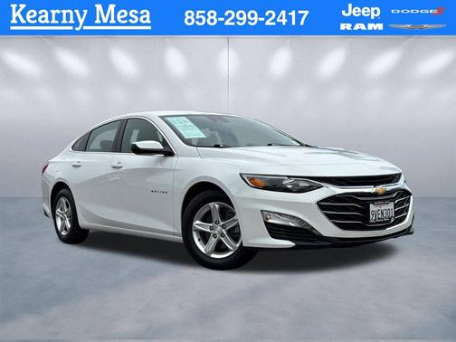 Summit White 2023 Chevrolet Malibu FWD 1LT