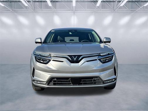 2025 VinFast VF 8 Eco