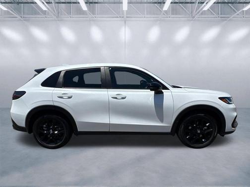 Platinum White Pearl 2024 Honda HR-V Sport