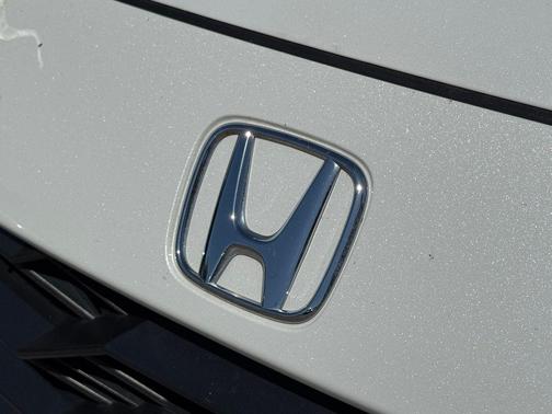 Platinum White Pearl 2024 Honda HR-V Sport