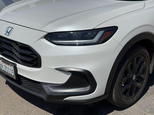 Platinum White Pearl 2024 Honda HR-V Sport
