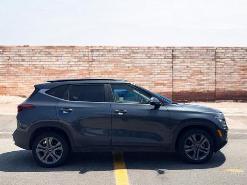 Gravity Gray 2023 Kia Seltos S