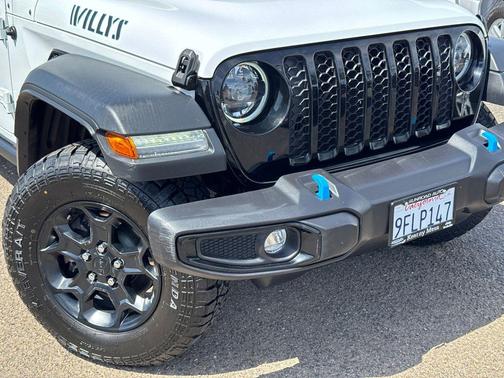 Bright White Clearcoat 2023 Jeep Wrangler 4xe Willys