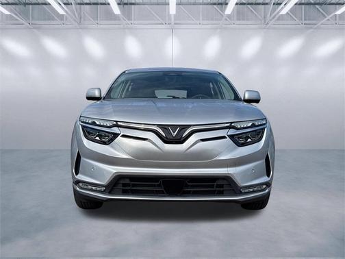 2025 VinFast VF 8 Eco