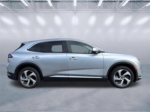 2025 VinFast VF 8 Eco