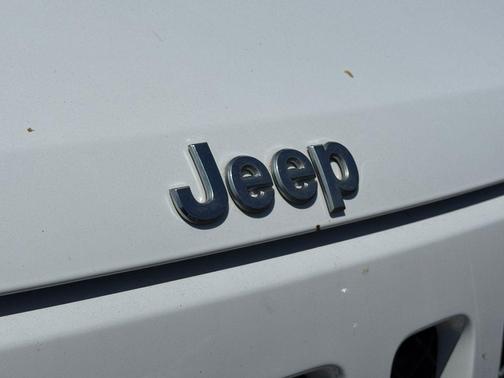 Bright White Clearcoat 2017 Jeep Patriot Latitude