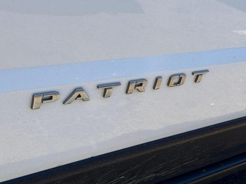 Bright White Clearcoat 2017 Jeep Patriot Latitude