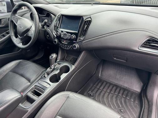 Mosaic Black Metallic 2017 Chevrolet Cruze Premier