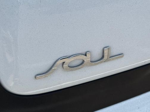 Clear White 2019 Kia Soul Base