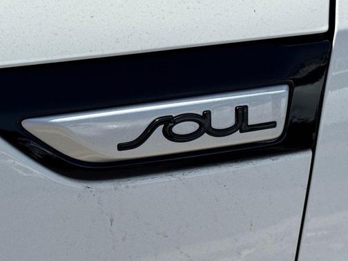 Clear White 2019 Kia Soul Base