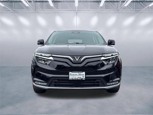 2025 VinFast VF 8 Eco