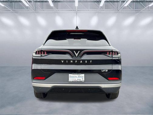 2025 VinFast VF 8 Eco