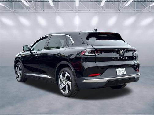 2025 VinFast VF 8 Eco