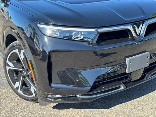 2024 VinFast VF 9 Plus