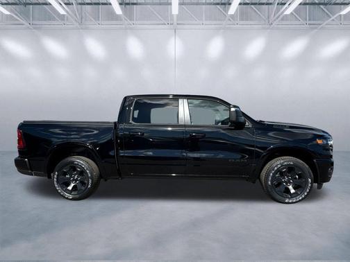 Diamond Black Crystal Pearlcoat 2026 RAM 1500 Big Horn/Lone Star