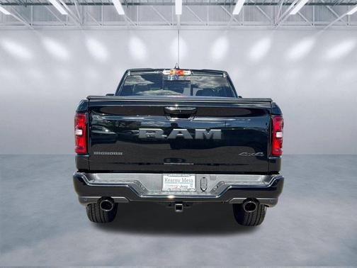 Diamond Black Crystal Pearlcoat 2026 RAM 1500 Big Horn/Lone Star
