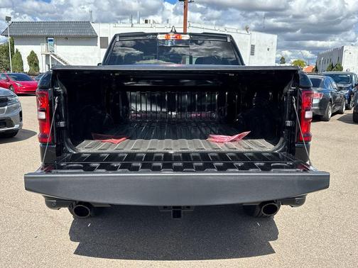 Diamond Black Crystal Pearlcoat 2026 RAM 1500 Big Horn/Lone Star