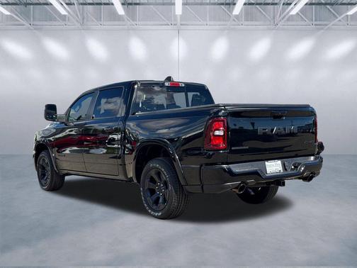 Diamond Black Crystal Pearlcoat 2026 RAM 1500 Big Horn/Lone Star