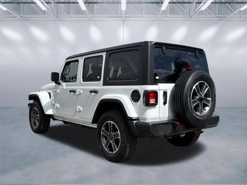 Bright White Clearcoat 2023 Jeep Wrangler 4-Door Sahara 4x4