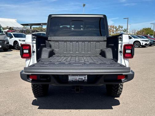 Bright White Clearcoat 2026 Jeep Gladiator Willys 4x4