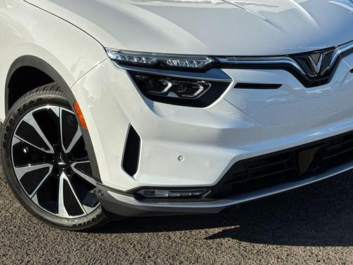 2025 VinFast VF 8 Plus