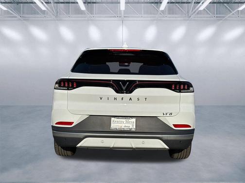 2025 VinFast VF 8 Plus