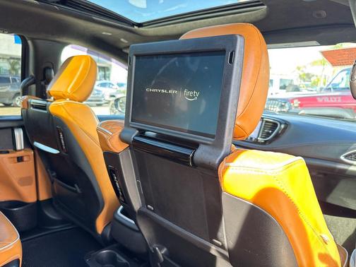 Ceramic Gray Clearcoat 2023 Chrysler Pacifica L
